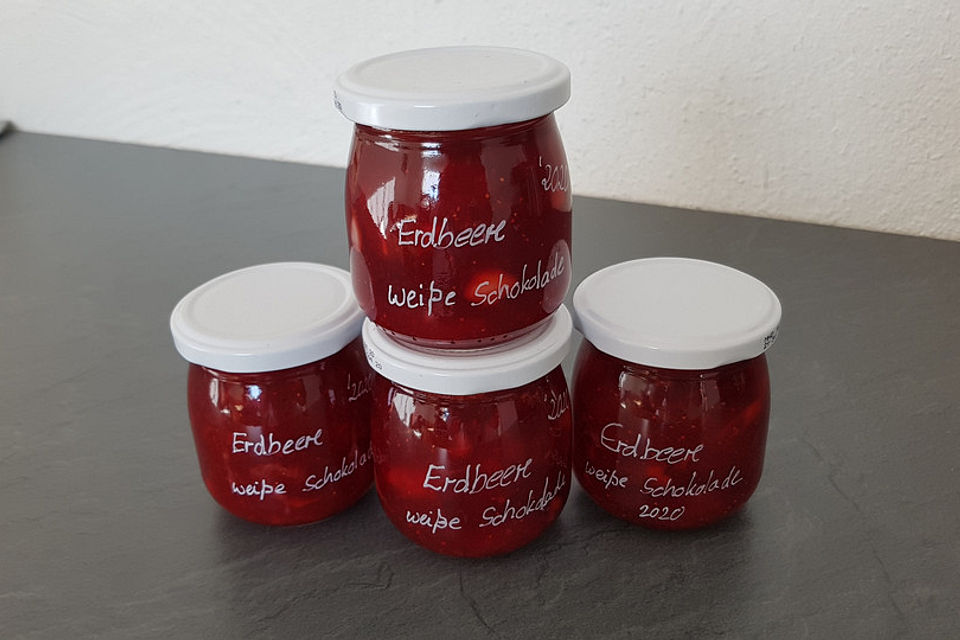 Erdbeermarmelade mit weißer Schokolade