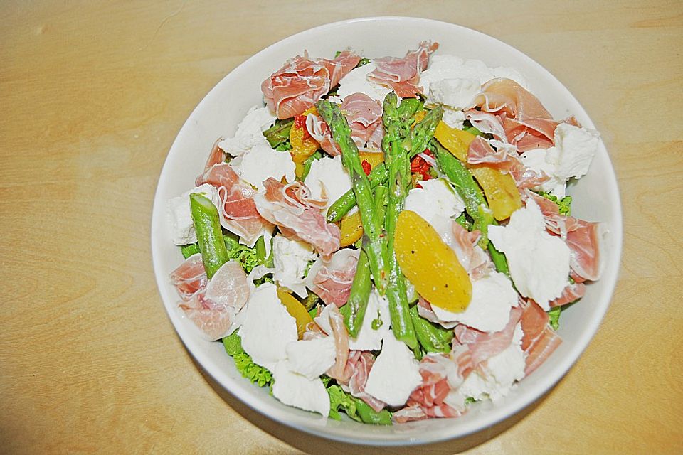 Spargelsalat mit gebratenen Pfirsichen