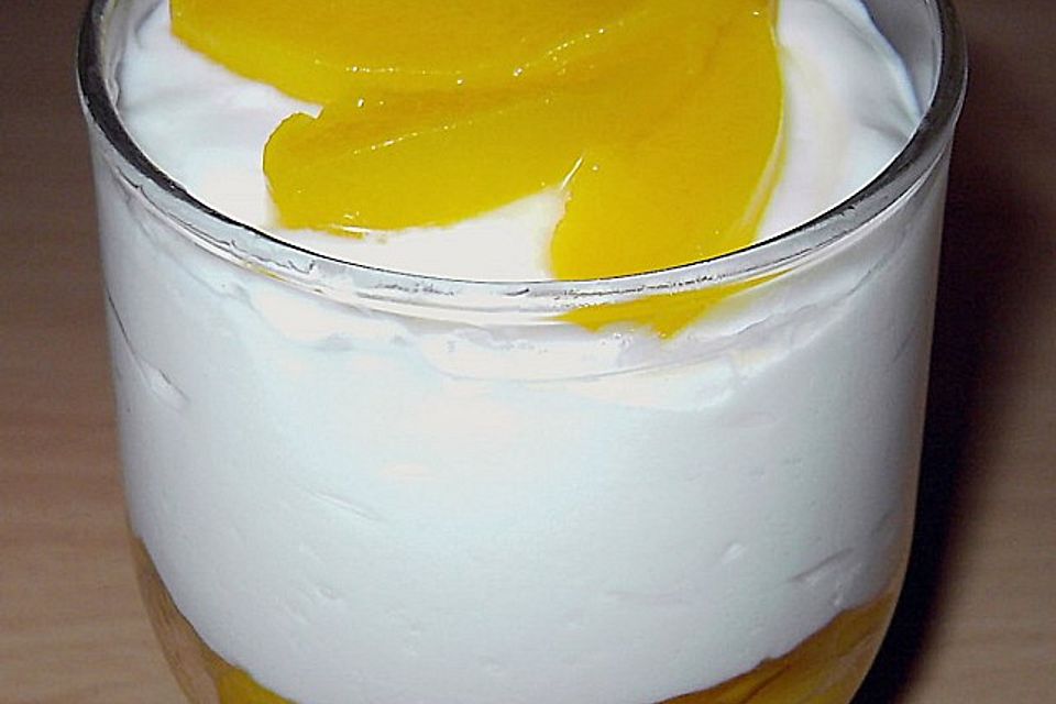 Buttermich-Sahne-Creme mit Pfirsich