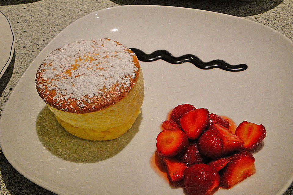 Topfensoufflé mit Erdbeerragout Topfensoufflé mit Erdbeerragout