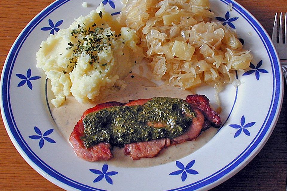 Honig-Kasseler mit Ananaskraut