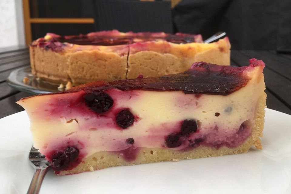 Johannisbeer - Käsekuchen mit Cassis - Guss