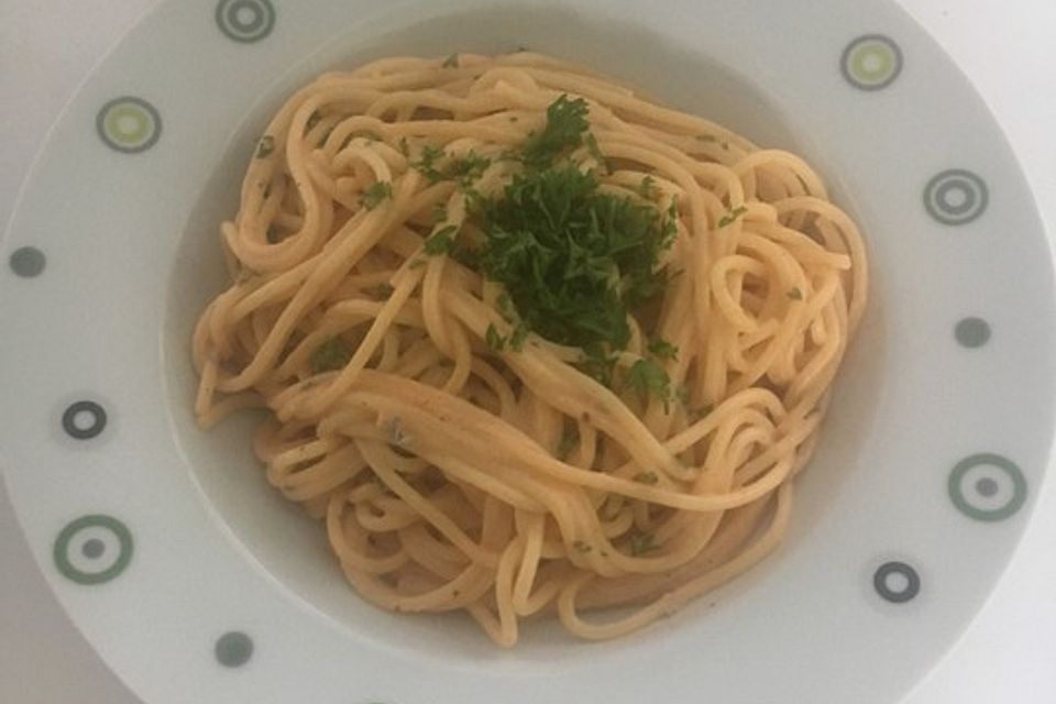 Spaghetti bzw. Nudeln mit roter Gorgonzolasoße