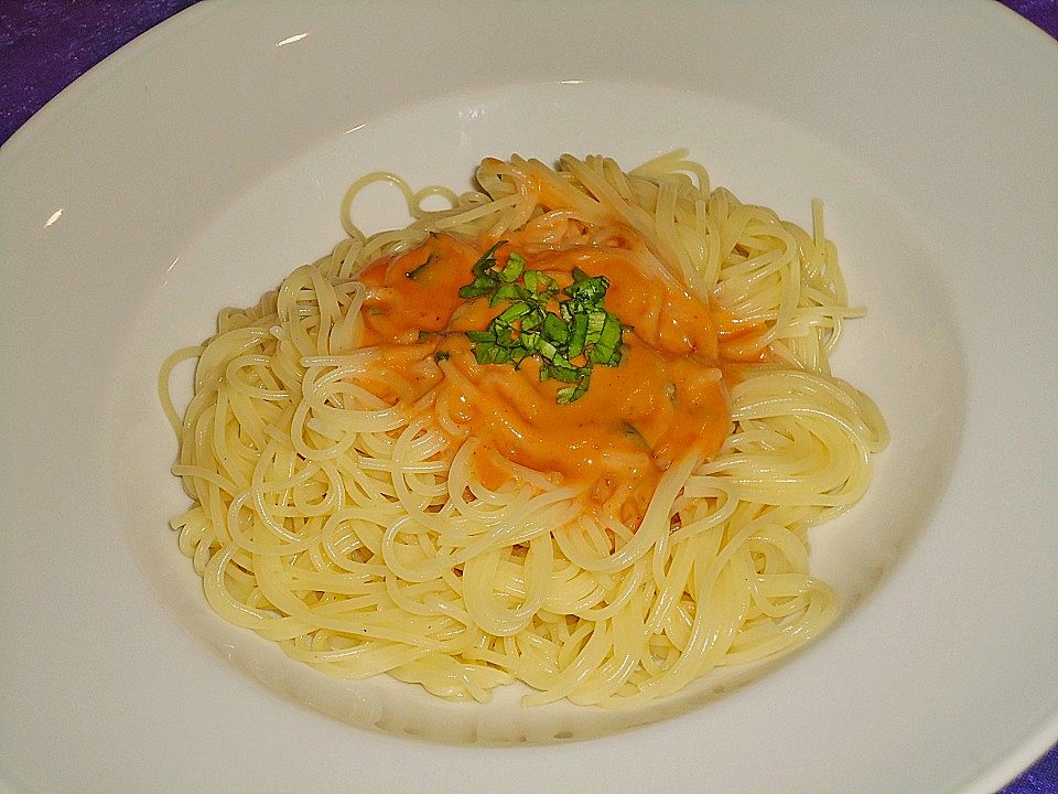 Spaghetti bzw. Nudeln mit roter Gorgonzolasoße von alpinkatze| Chefkoch
