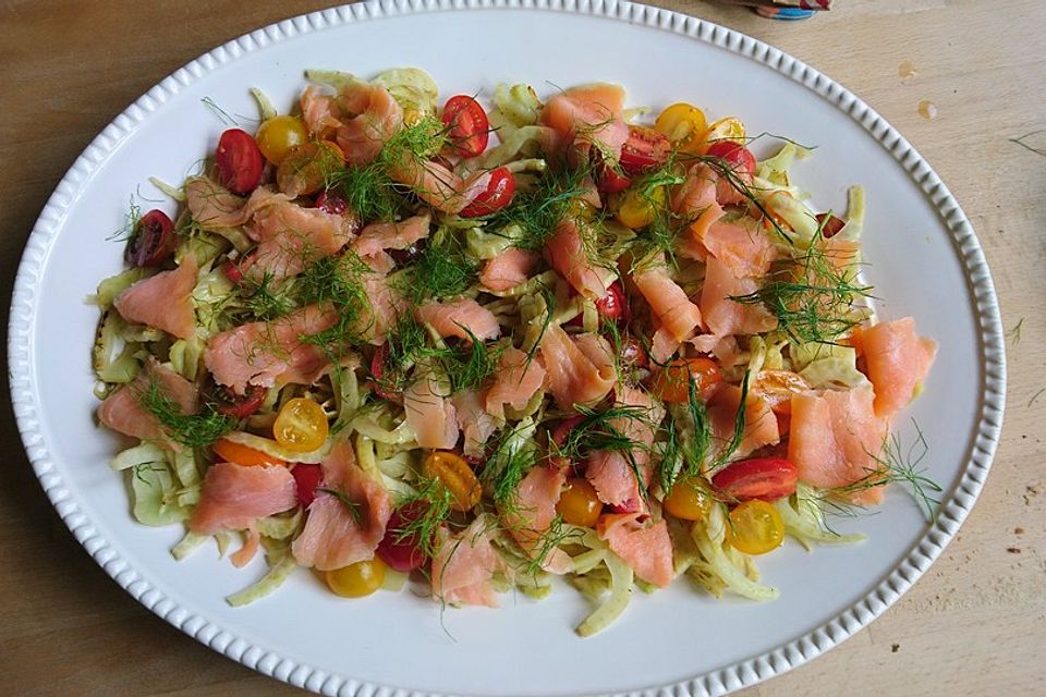 Marinierter Fenchel mit Räucherlachs und Kirschtomaten