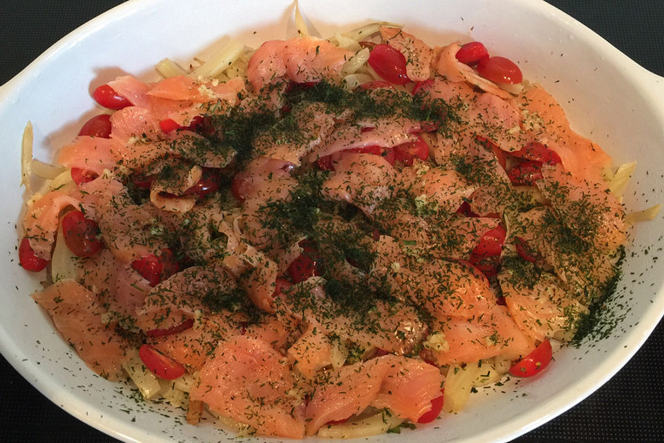 Marinierter Fenchel mit Räucherlachs und Kirschtomaten