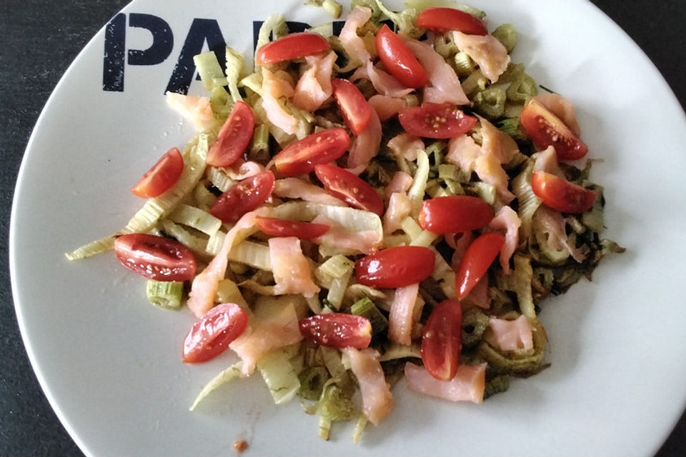 Marinierter Fenchel mit Räucherlachs und Kirschtomaten