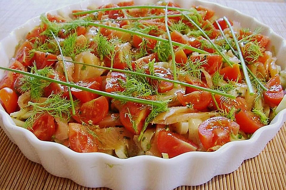 Marinierter Fenchel mit Räucherlachs und Kirschtomaten