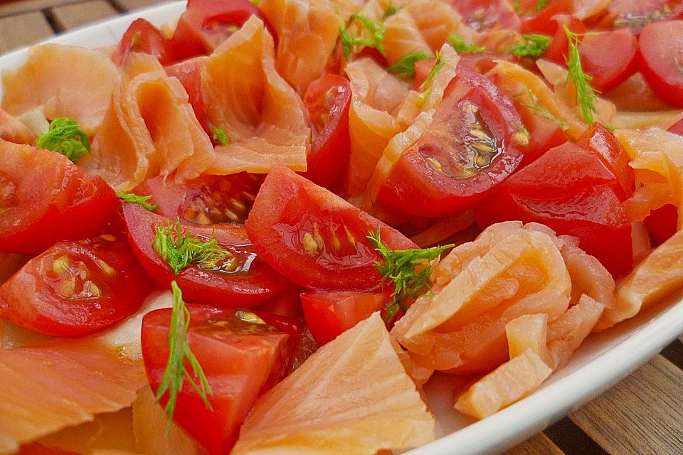 Marinierter Fenchel mit Räucherlachs und Kirschtomaten