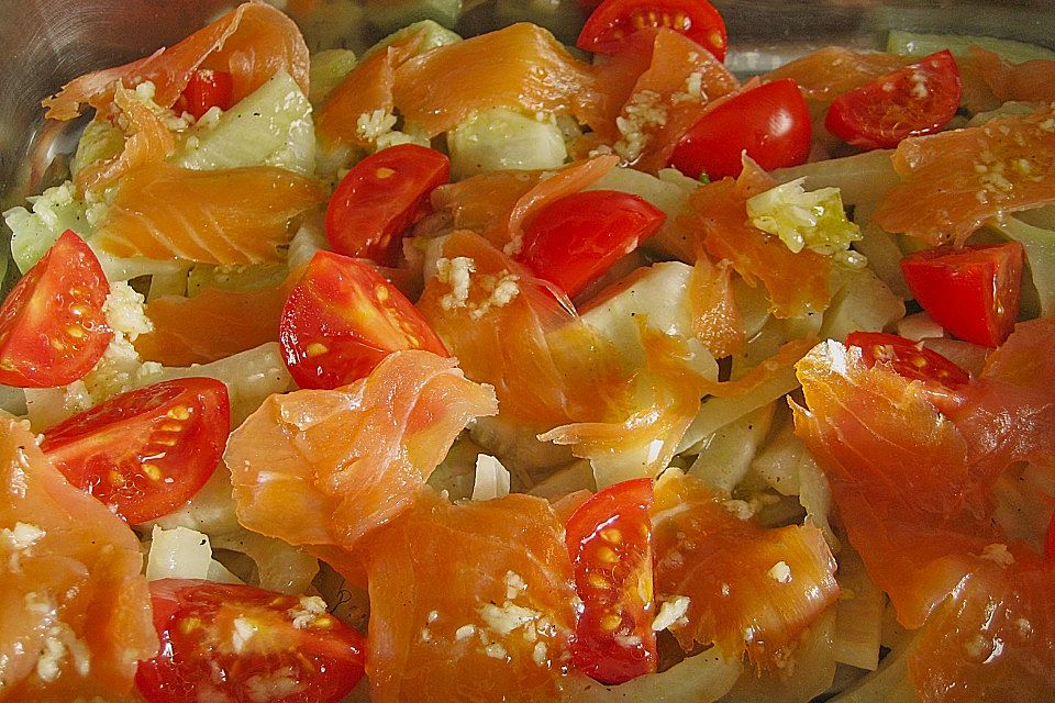 Marinierter Fenchel mit Räucherlachs und Kirschtomaten