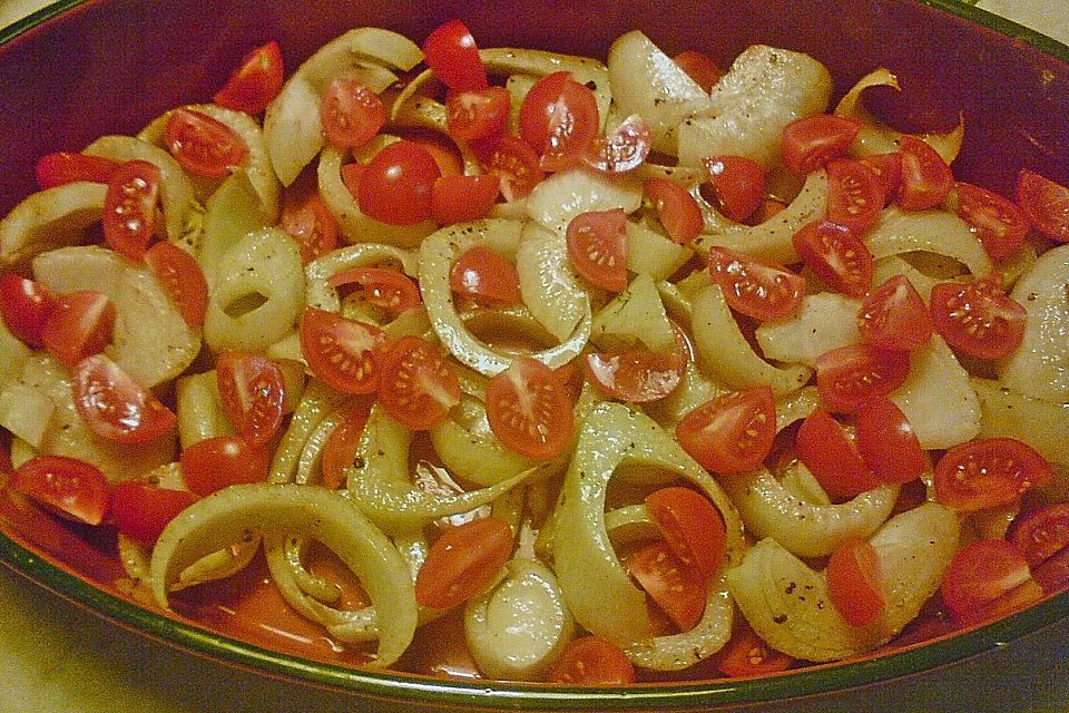 Marinierter Fenchel mit Räucherlachs und Kirschtomaten