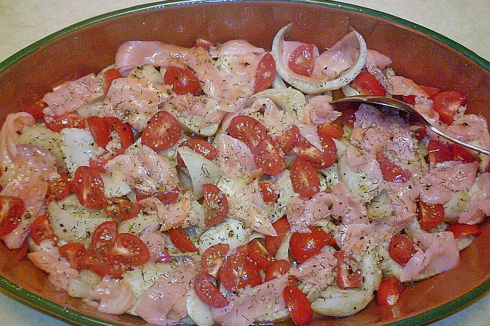 Marinierter Fenchel mit Räucherlachs und Kirschtomaten