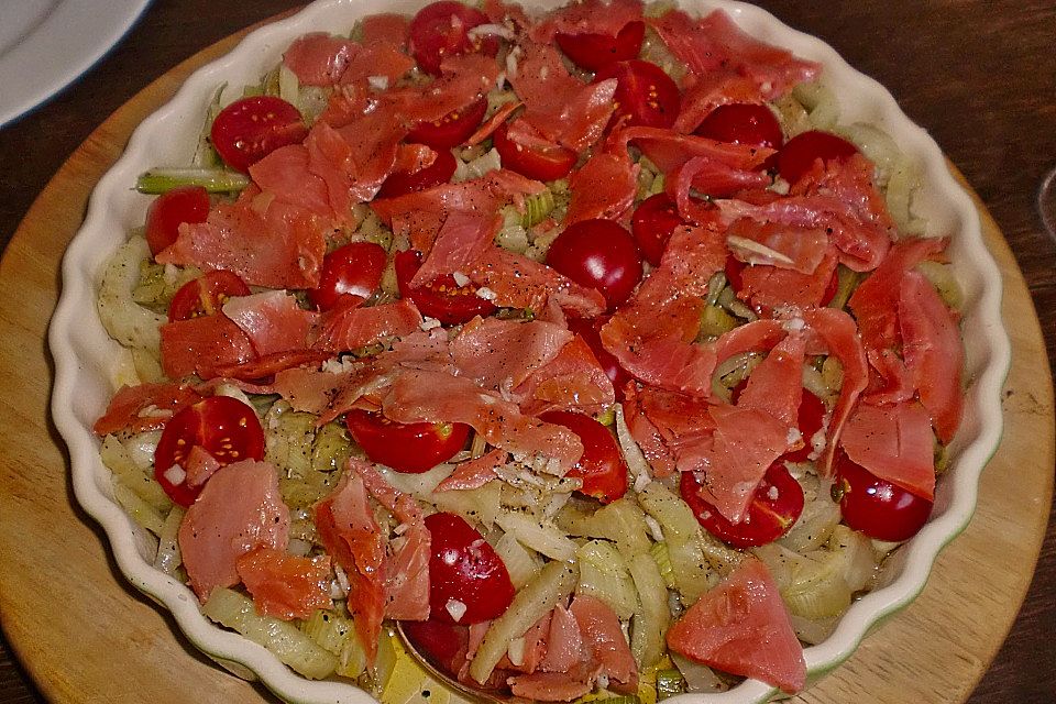 Marinierter Fenchel mit Räucherlachs und Kirschtomaten