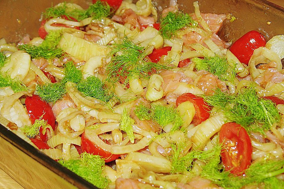 Marinierter Fenchel mit Räucherlachs und Kirschtomaten