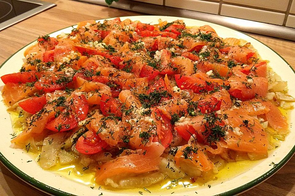 Marinierter Fenchel mit Räucherlachs und Kirschtomaten