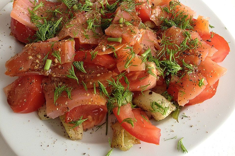 Marinierter Fenchel mit Räucherlachs und Kirschtomaten