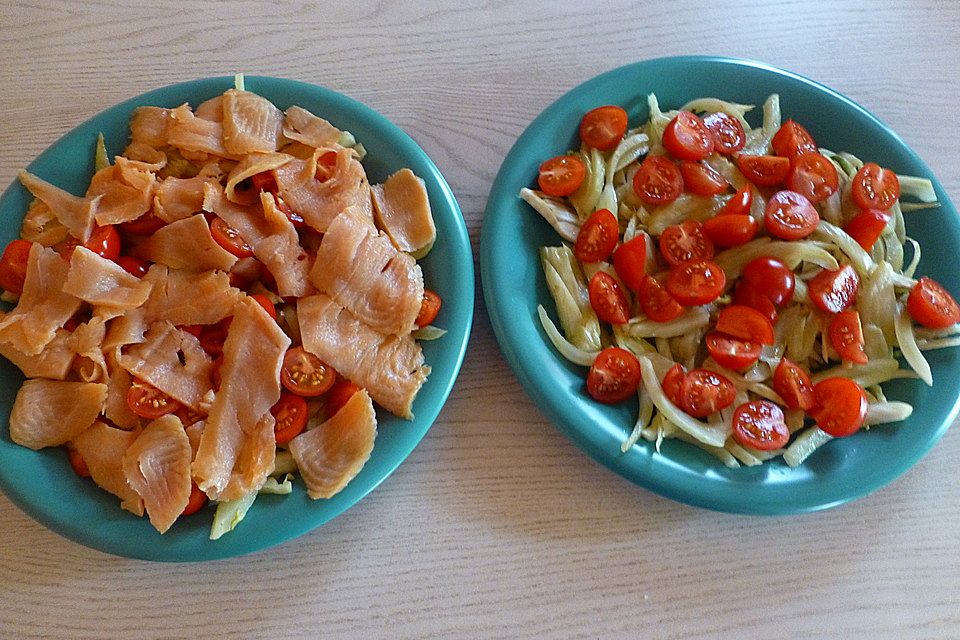 Marinierter Fenchel mit Räucherlachs und Kirschtomaten