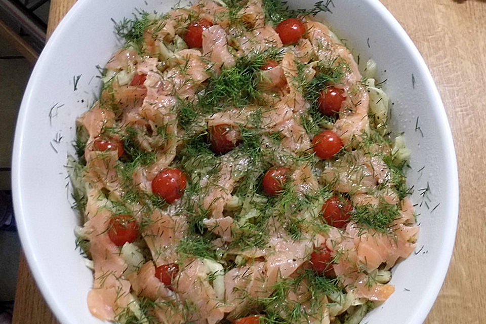 Marinierter Fenchel mit Räucherlachs und Kirschtomaten