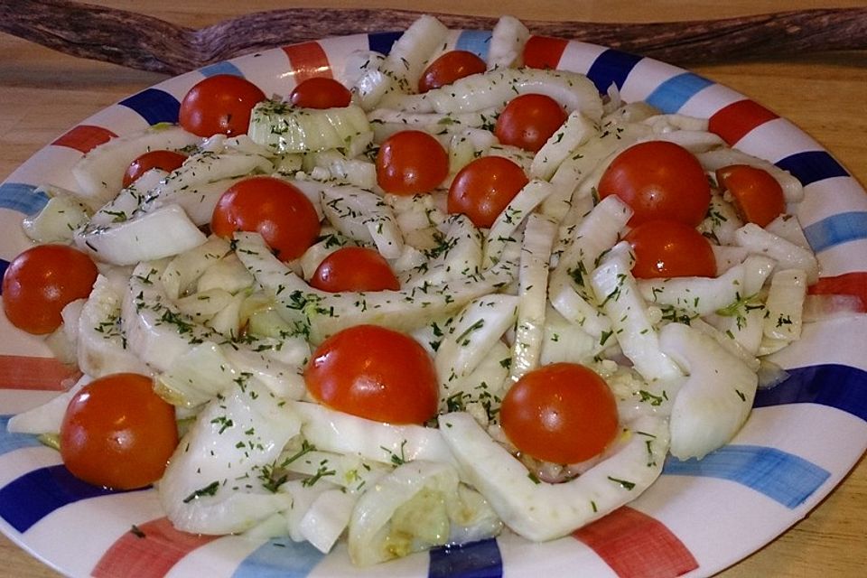 Marinierter Fenchel mit Räucherlachs und Kirschtomaten