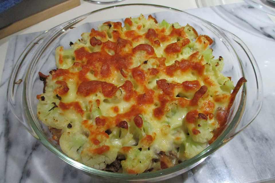 Blumenkohlauflauf mit Hackfleisch und Kartoffelbrei