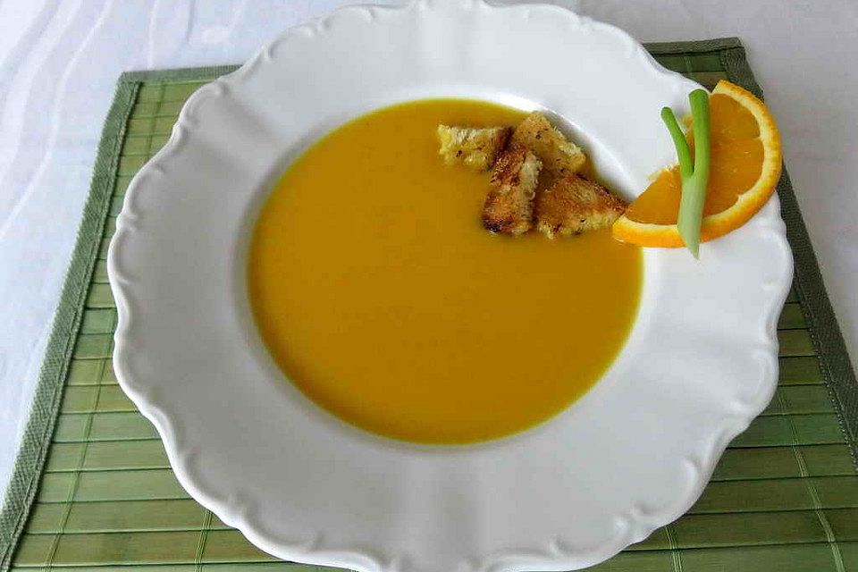 Karottensuppe mit Orangen