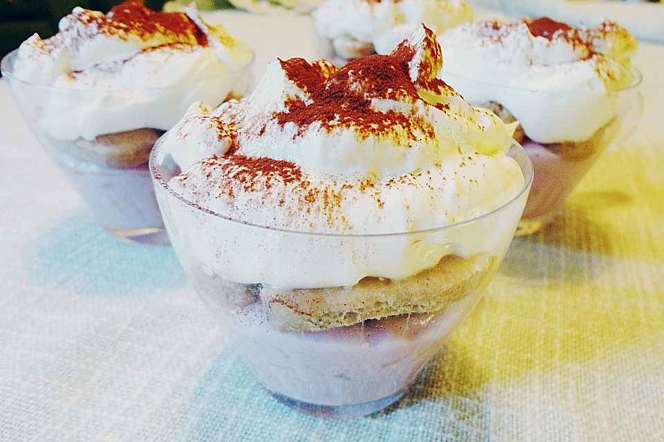 Apfeltiramisu mit Erdbeerpudding