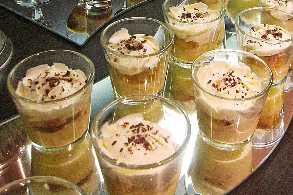 Apfeltiramisu mit Erdbeerpudding