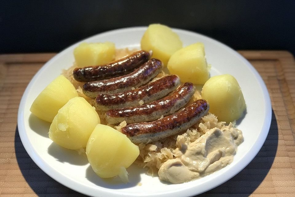 Silkes Bratwurst mit Sauerkraut und Kartoffeln