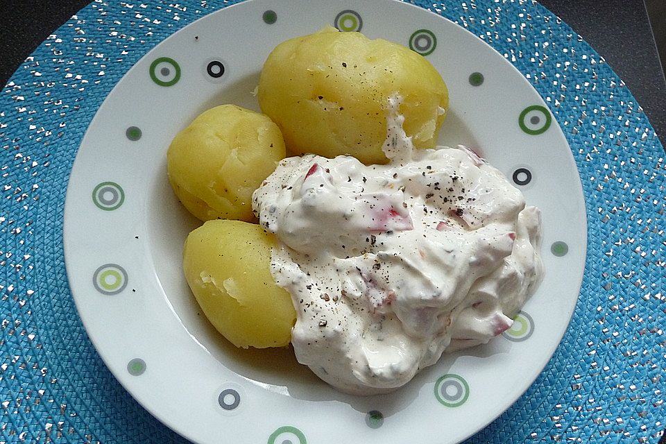 Pellkartoffeln mit Tomaten - Kräuterquark