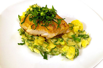 Maischolle auf Kartoffel-Bärlauch-Salat