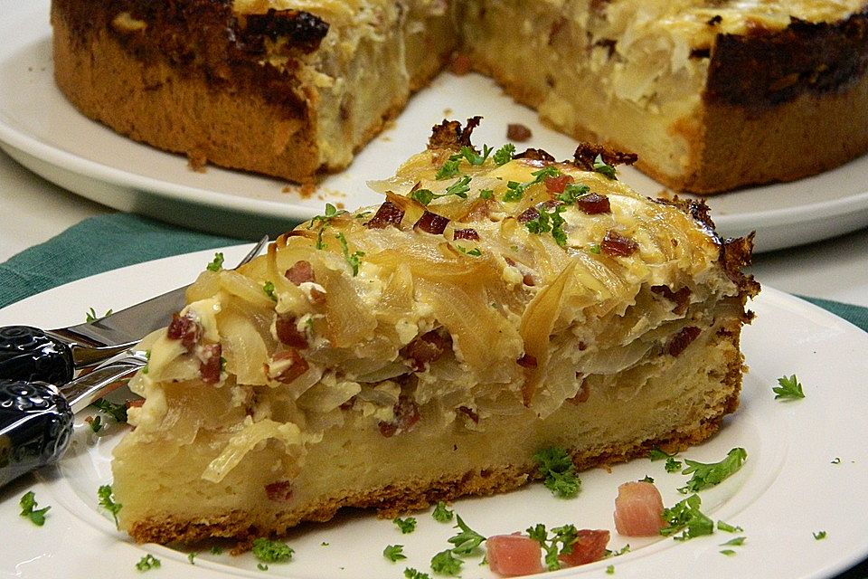 Pfälzer Zwiebelkuchen mit groben Zwiebeln