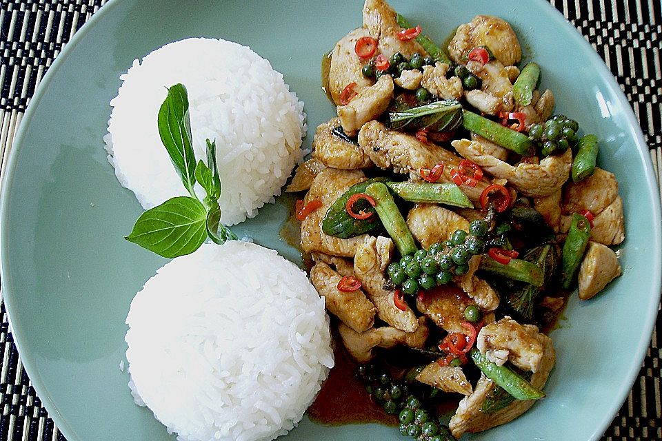 Stir - Fried Spicy Chicken with Green Peppercorns