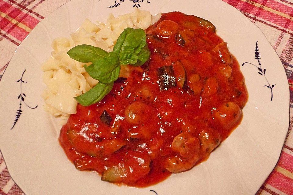 Toskana - Zucchini - Pfanne mit Mini - Bratwürstchen und Kräutern