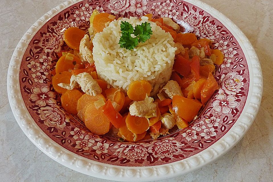 Putengeschnetzeltes mit Lauch, Paprika und Möhren