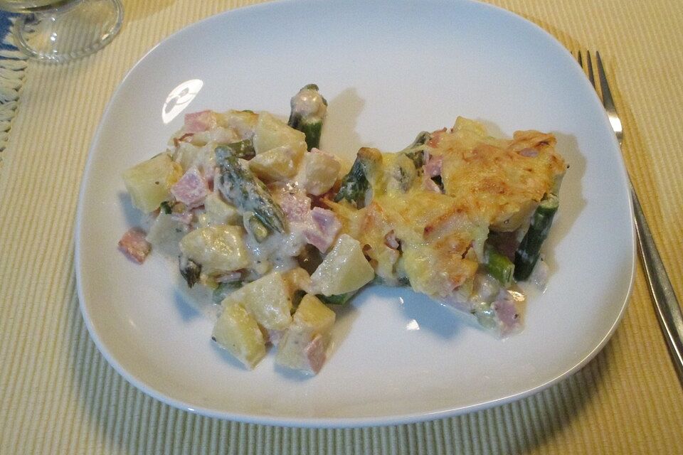 Spargelauflauf mit Kartoffeln und Schinken