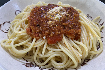 Spaghetti Bolognese mit frischen Tomaten