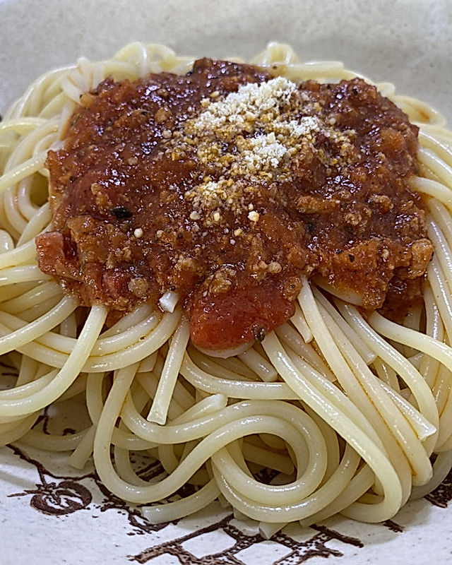 Spaghetti Bolognese mit frischen Tomaten