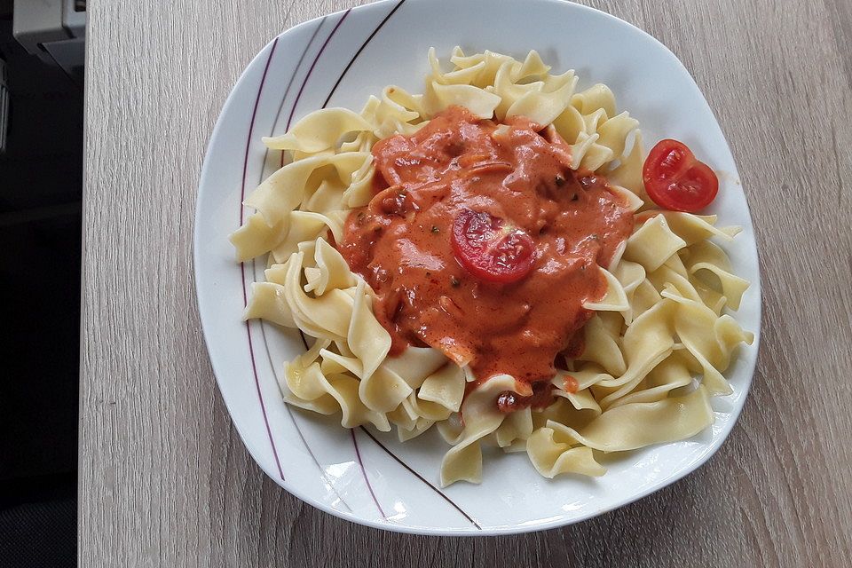 Nudeln mit Tomatensauce