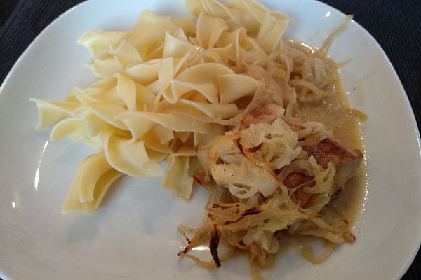 Hähnchenfilet mit Zwiebelsoße überbacken von lucy2208 | Chefkoch