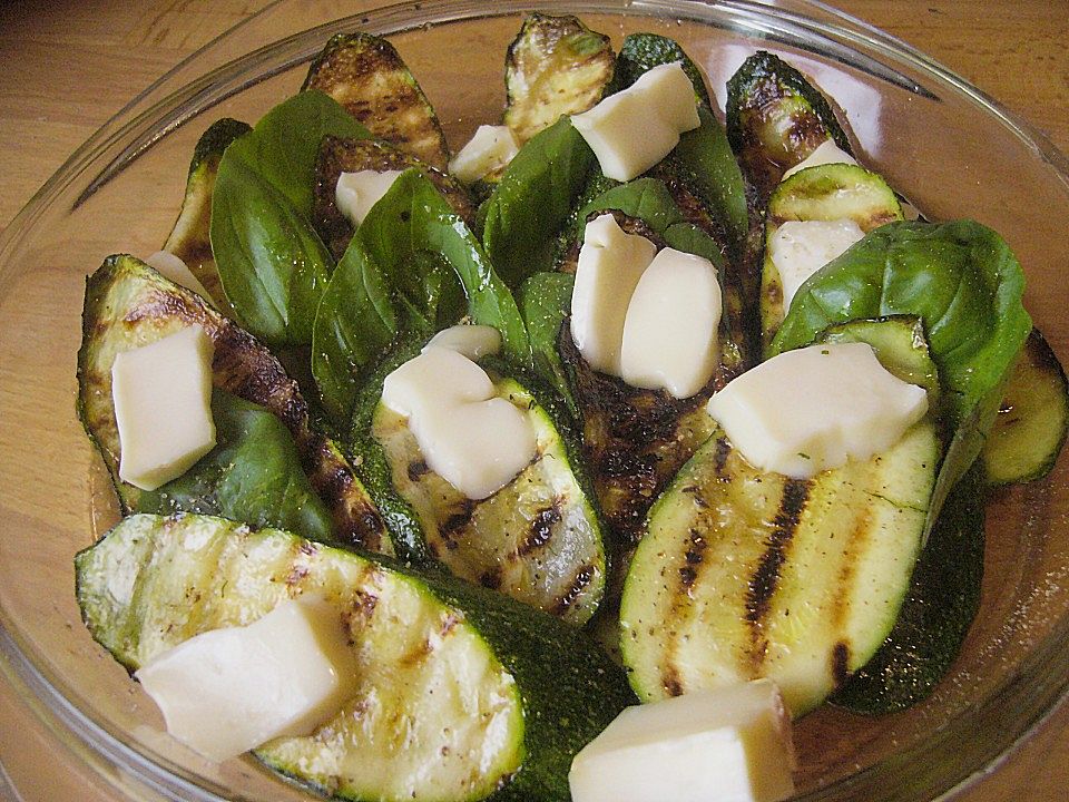 Gegrillte Zucchini mit Taleggio von hershel| Chefkoch