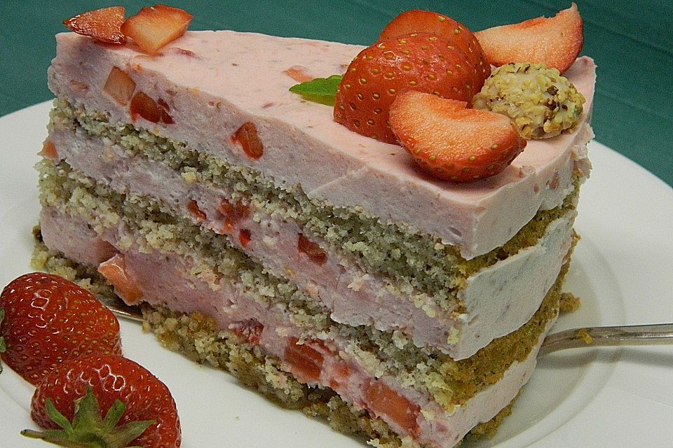Schichttorte mit Joghurt - Sahne - Creme