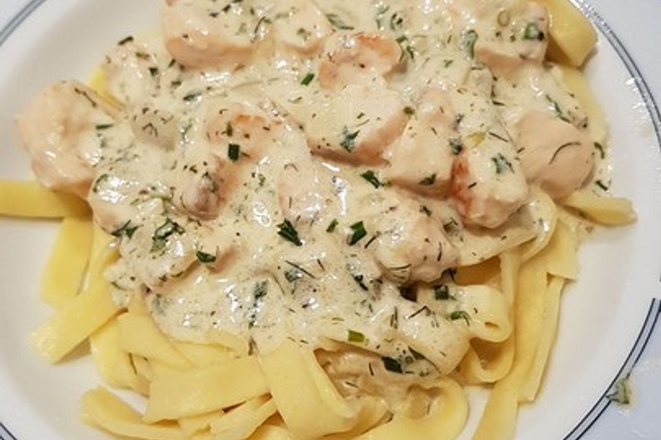 Nudeln mit Lachs-Sahne-Sauce