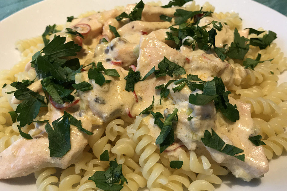 Nudeln mit Lachs-Sahne-Sauce