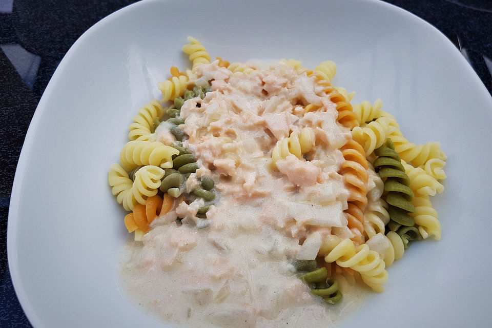 Nudeln mit Lachs-Sahne-Sauce