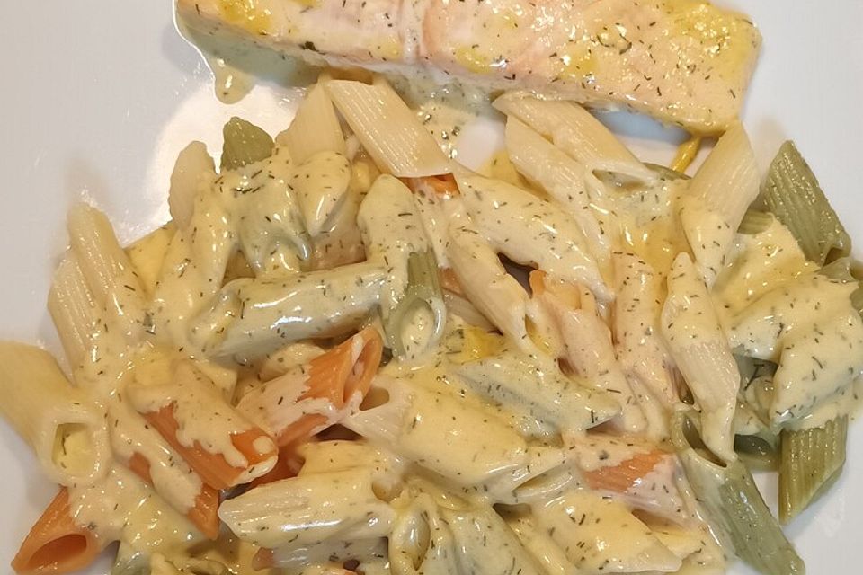 Nudeln mit Lachs-Sahne-Sauce