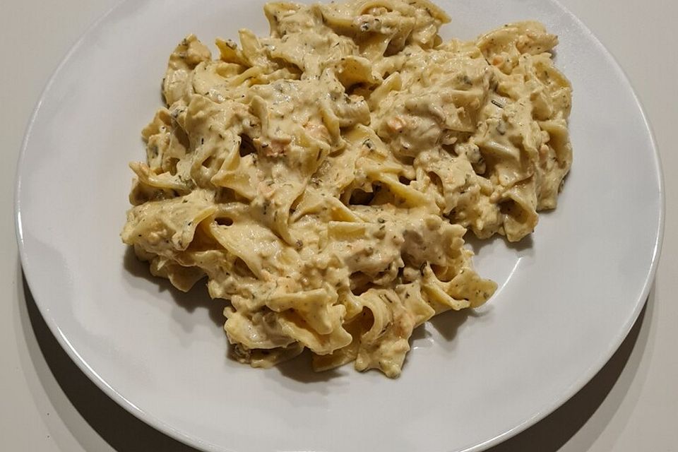 Nudeln mit Lachs-Sahne-Sauce