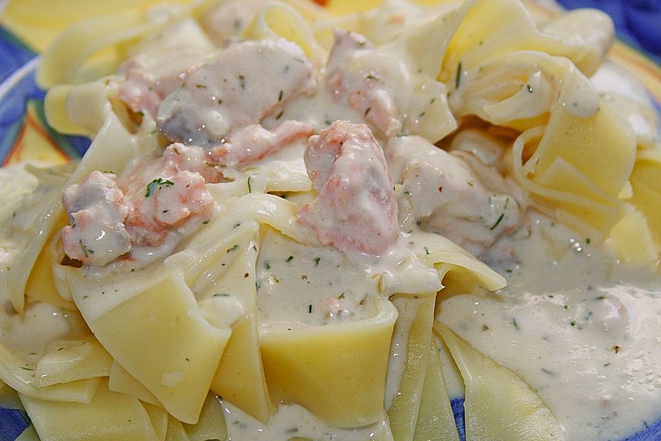 Nudeln mit Lachs-Sahne-Sauce