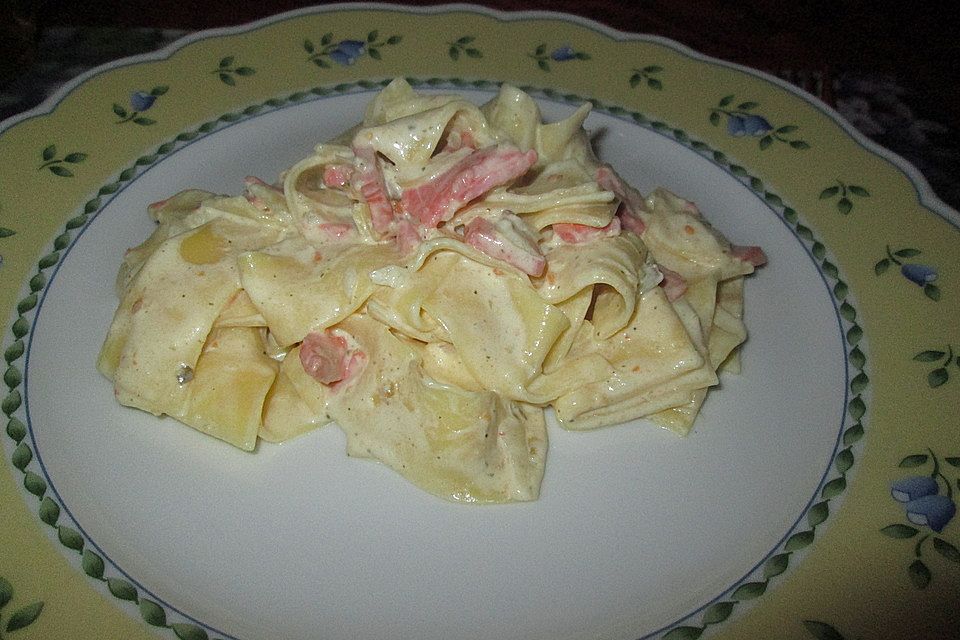 Nudeln mit Lachs-Sahne-Sauce