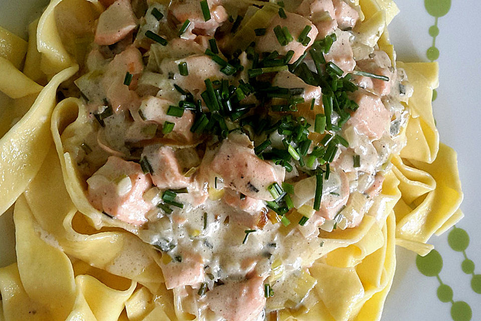 Nudeln mit Lachs-Sahne-Sauce