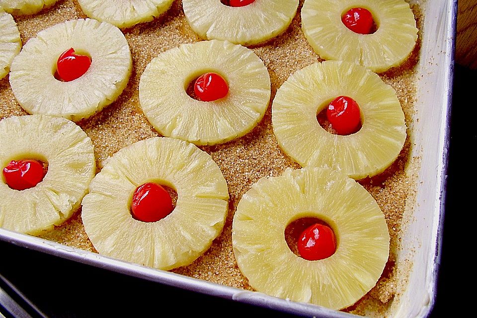 Umgestürzter Ananaskuchen